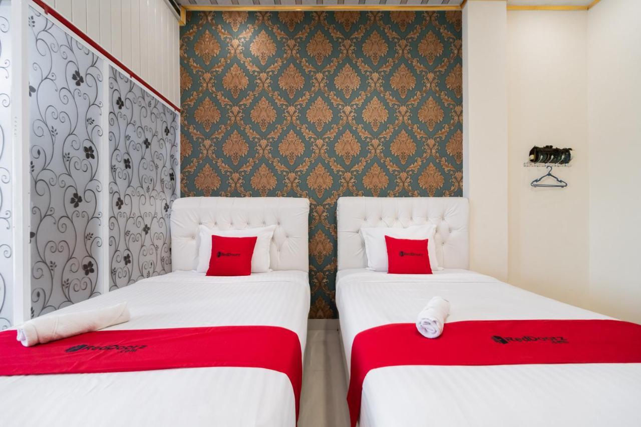 RedDoorz Syariah near Minangkabau International Aiport Hotel Padang  Bagian luar foto