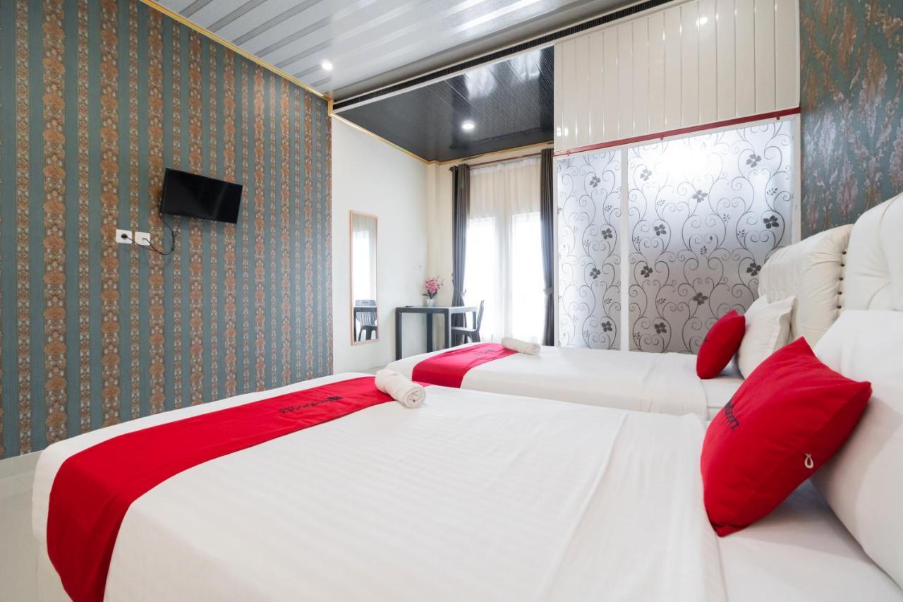 RedDoorz Syariah near Minangkabau International Aiport Hotel Padang  Bagian luar foto