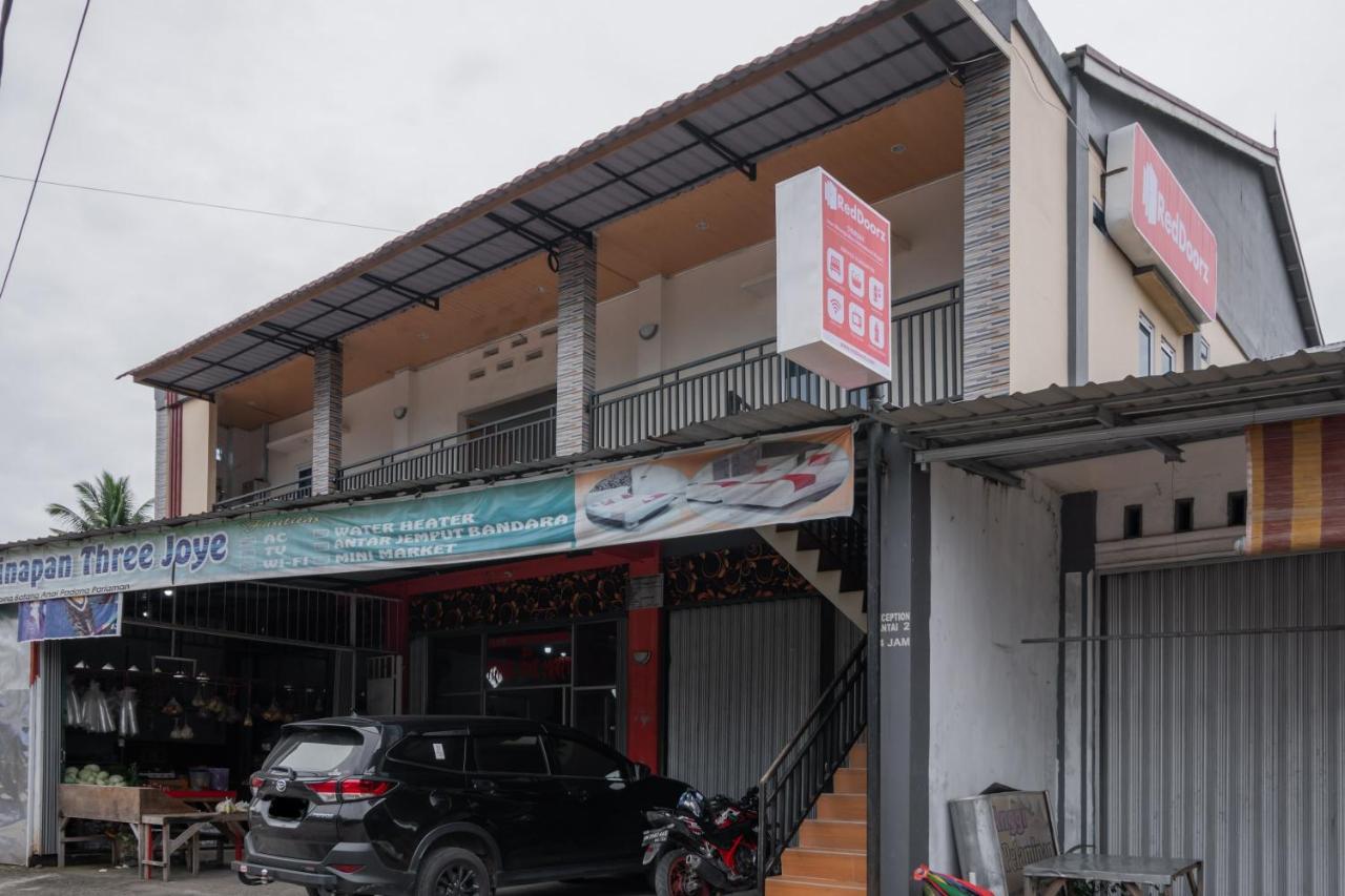 RedDoorz Syariah near Minangkabau International Aiport Hotel Padang  Bagian luar foto